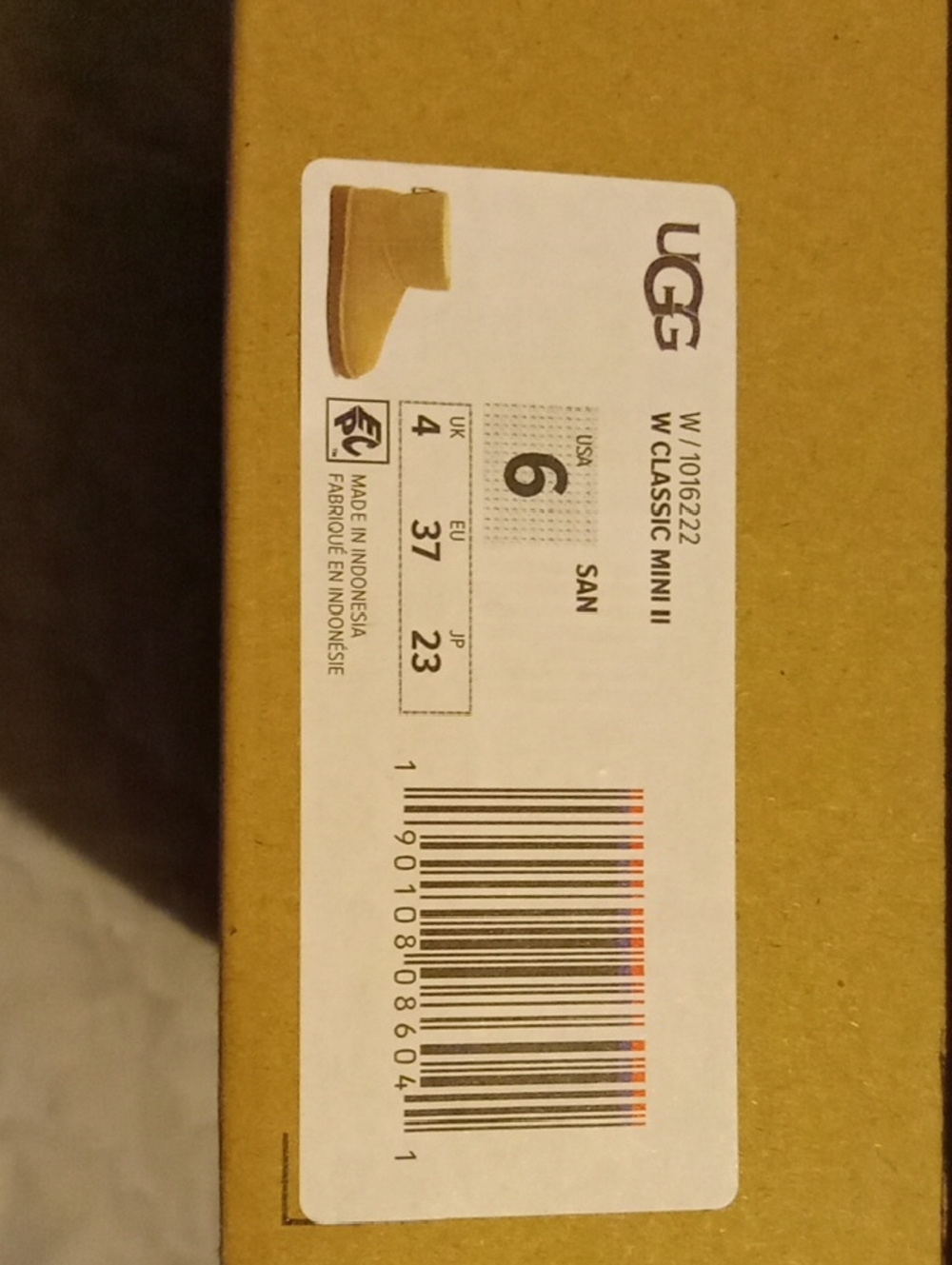 Ugg womens size 6 boots & beanie!! - Picture 3 of 6
